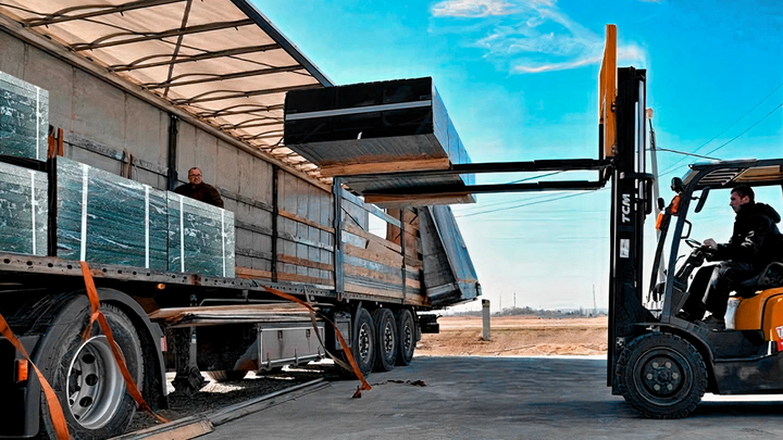 Компания “ГрандЮГА” занимается продажей заготовок из украинского гранита, ваз, лампад, шаров, и прочих изделий